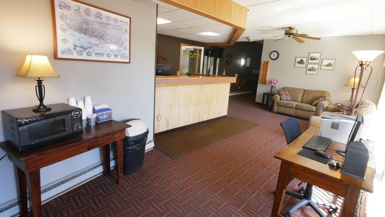 Magnuson Copper Crown Motel